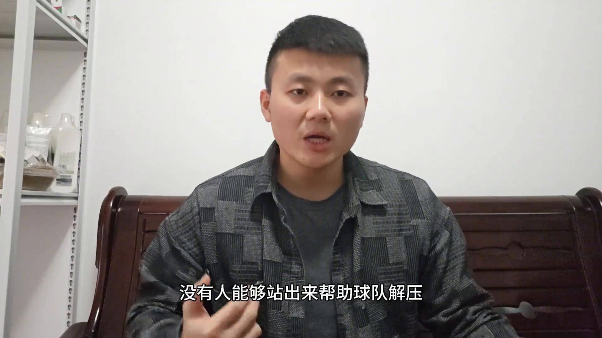 包含苏炳添在比赛中因伤离场，哈登主教练感到担心的词条