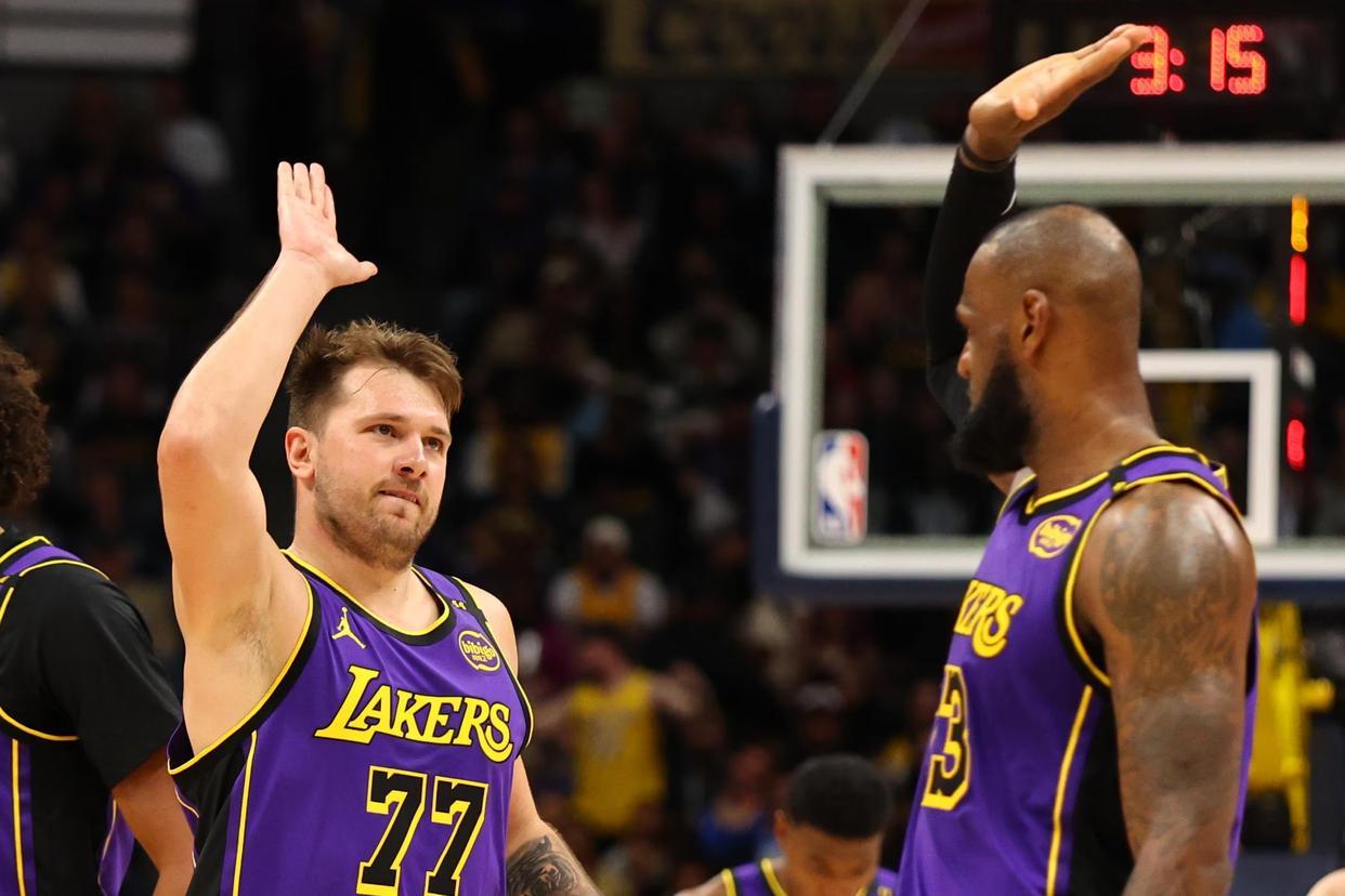 包含东契奇在西班牙队比赛中势不可挡，大胜引发热议！的词条